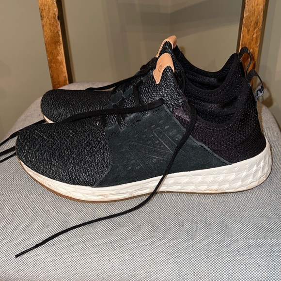 New Balance sneakers (barely worn) - size 10.5 men’s - Picture 1 of 4